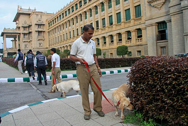 ವಿಧಾನಸೌಧಕ್ಕೆ ಬಾಂಬ್ ಬೆದರಿಕೆ: ಮೂವರ ಬಂಧನ